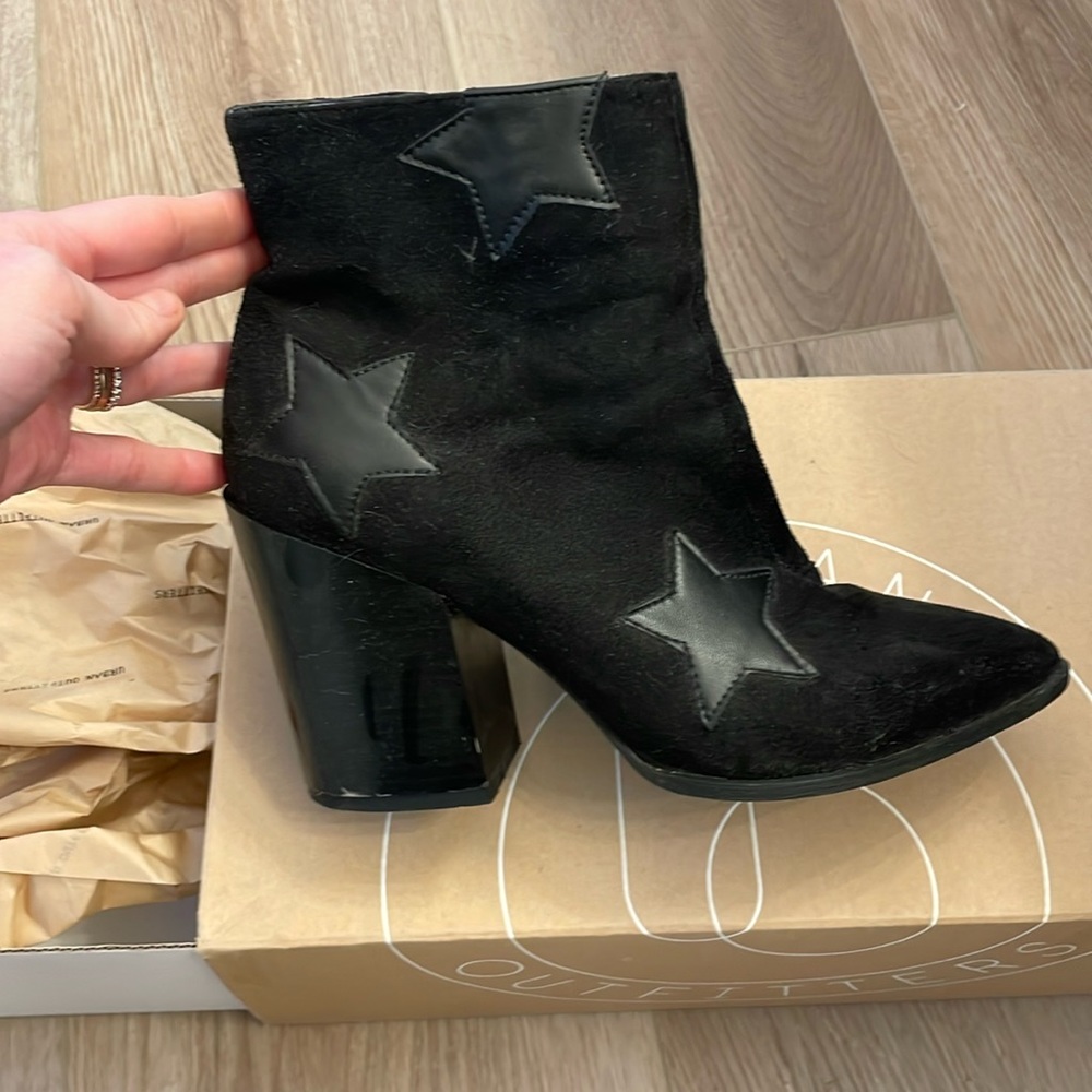 Size 9 black shade star bootie